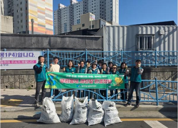 영도구 봉래1동, 국내·외 대규모 체육행사 개최 대비 도시환경정비의 날 운영 기사 이미지