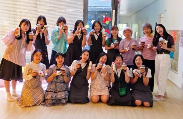 문경시육아종합지원센터, 스승의날 맞이 '활력 충전 밀 박스' 전달 기사 이미지