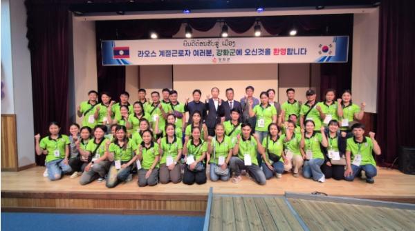 강화군, 라오스 계절근로자 36명 첫 입국… 농번기 인력난 ‘숨통’ 기사 이미지