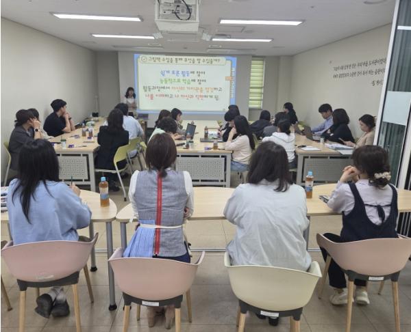 광주 신현중학교, 'AI와 그림책의 만남' 2026 학교 안 전문적학습공동체, 디지털 기반 독서교육 역량 강화 연수 개최 기사 이미지