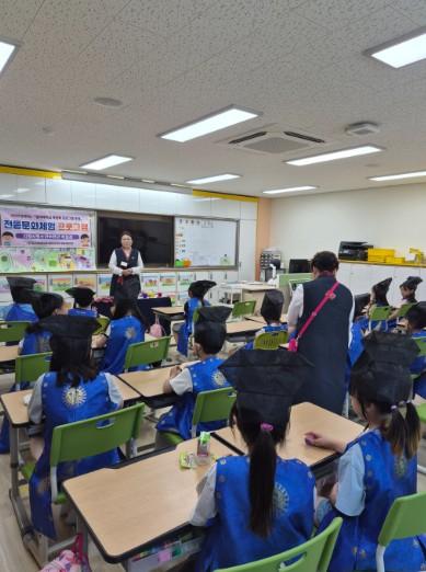 “인성은 자라고, 재미는 UP” 군포의왕교육지원청 전통문화 체험 프로그램 운영 기사 이미지
