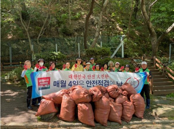 부산 북구 금곡동 자율방재단, 우수기 대비 2차 승수로 환경정비 실시 기사 이미지