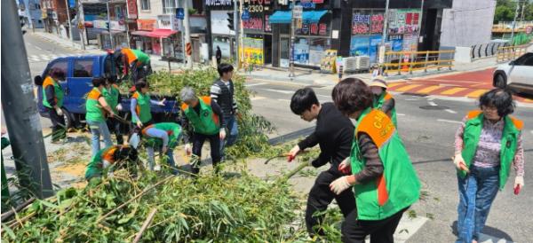 부산 북구 화명2동, 전국체전 대비 합동 도시환경정비 및 안전 캠페인 펼쳐 기사 이미지