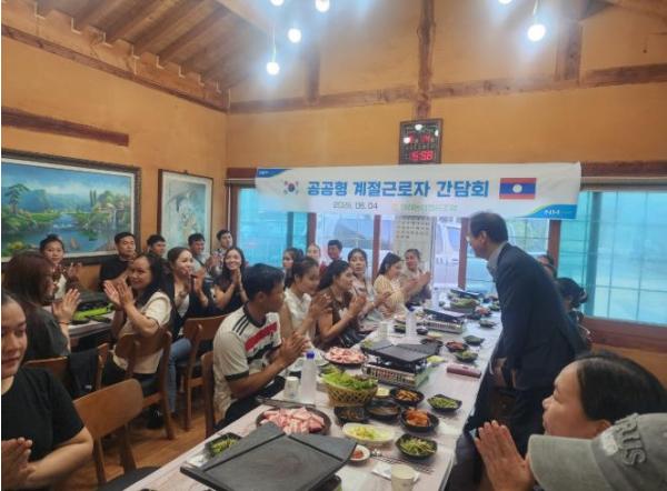 청양 정산농협, 공공형 계절근로자 간담회 개최… “농가 일손 돕기 노고 격려” 기사 이미지