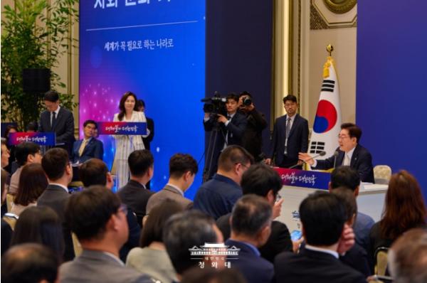 이 대통령 '올해 '대체 불가 대한민국' 꿈 시작'…4대 국정목표 제시