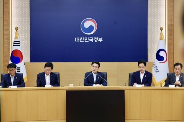 김민석 국무총리, 국민참정권 침해 관련 관계장관회의 개최