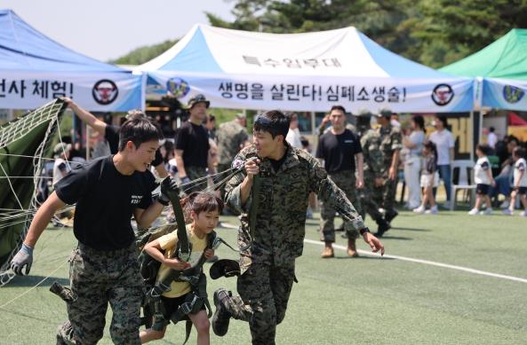 국민과 함께하는 검은 베레! 특전사 귀성부대, 부대개방 행사 개최 기사 이미지