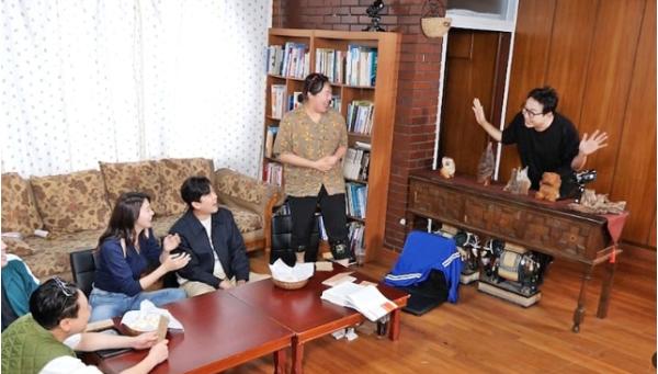 [SBS 아니근데진짜!] '전 아나운서' 김대호, SBS 예능 첫 입성! 매운맛 토크에 진땀 폭발