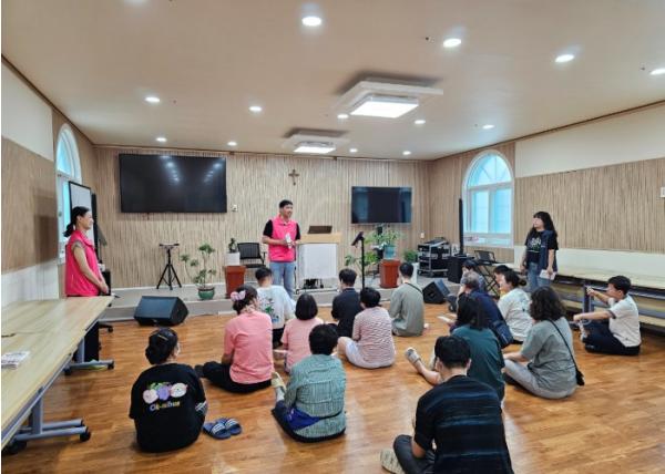 옥천군장애인복지관, 장애인학대 예방의 날 맞아 찾아가는 예방 캠페인 실시