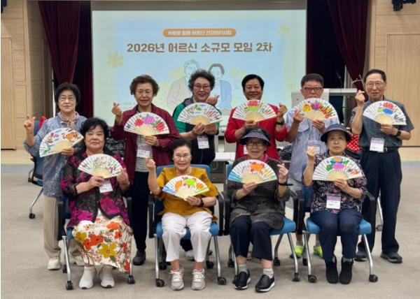 하남시, AI 돌봄 로봇 ‘하남이’ 활용 어르신 건강관리 소모임 운영…기술·감성 결합한 맞춤형 건강 돌봄 호응 기사 이미지