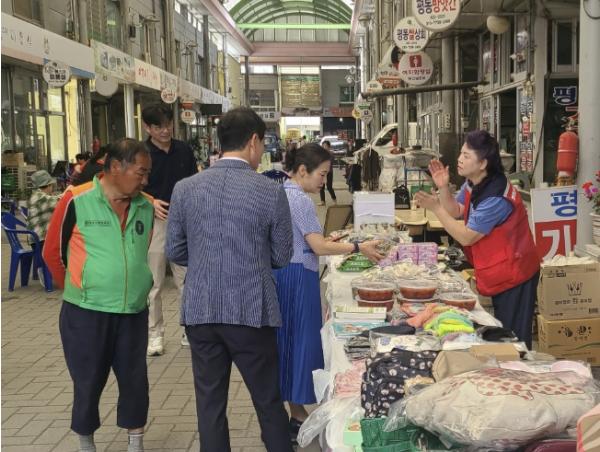 단양군 매포읍 전통시장 상인회, 이웃사랑 자선 바자회 개최 기사 이미지