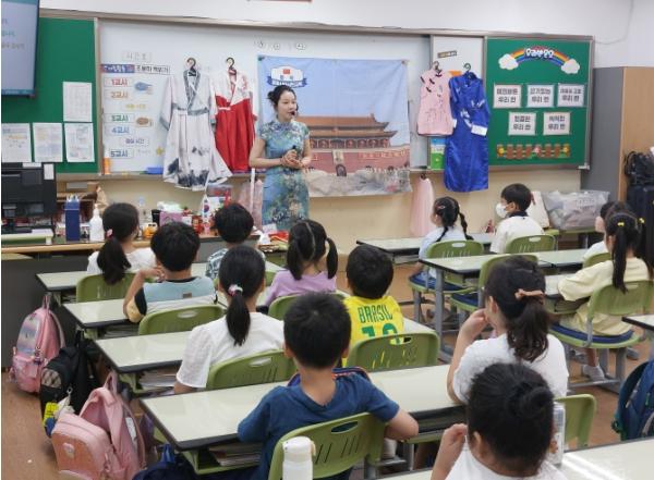 세계 문화를 교실에서 체험한다…영등포구, '행복 다누리' 교실 개강 기사 이미지