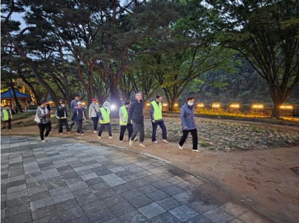 단양의 여름밤, 맨발로 달린 건강 열기 기사 이미지