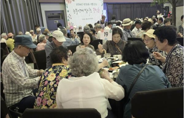 수원시 영통구 광교2동, '눈부시게 빛나는 꽃청춘, 광교2동 경로잔치' 성료