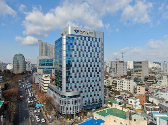 한국나눔장학재단, 대구 중구 학생 11명에 장학금 550만 원 기탁-미래를 이끌 인재들에게 희망 전달 기사 이미지