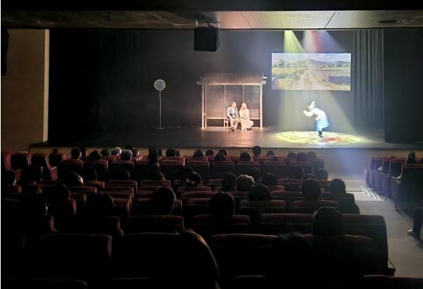 하동군, 도립예술단 순회공연 '오래된 사진' 성료 기사 이미지