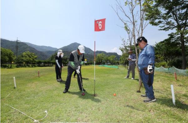 제1회 무주군장애인체육회장배 어울림 파크골프대회 개최  지역 생활체육 활성화 계기 마련 기사 이미지