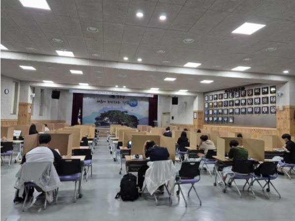 장수군, 기말고사 대비 스터디캠프 운영… 학생 맞춤형 학습 지원 강화 기사 이미지