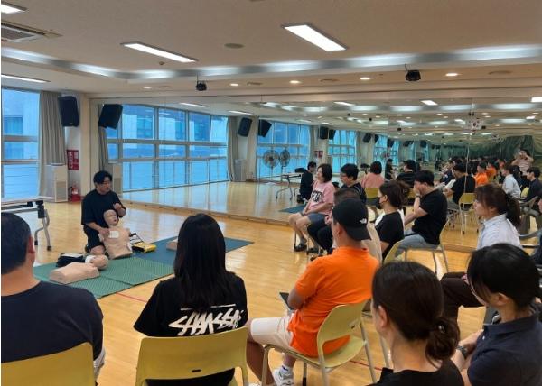 의왕 부곡스포츠센터, 휴관 기간 활용 전 직원 역량 강화 교육실시 기사 이미지