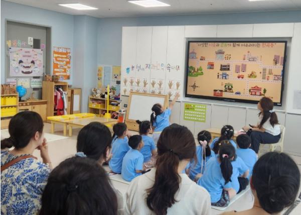 안산교육지원청, 교실 안 작은 지구촌, 경계 없는 놀이로 유아 다문화 교육의 길을 열다 기사 이미지