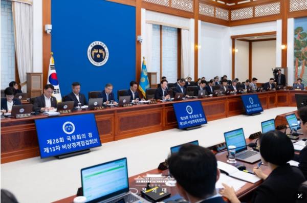이재명 대통령, 제28회 국무회의 겸 제13차 비상경제점검회의 주재