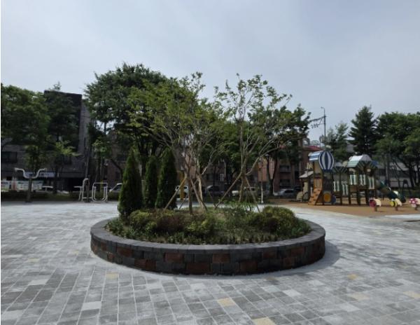 청주시, 무지개어린이공원 개선 완료… 쾌적한 쉼터로 탈바꿈 기사 이미지
