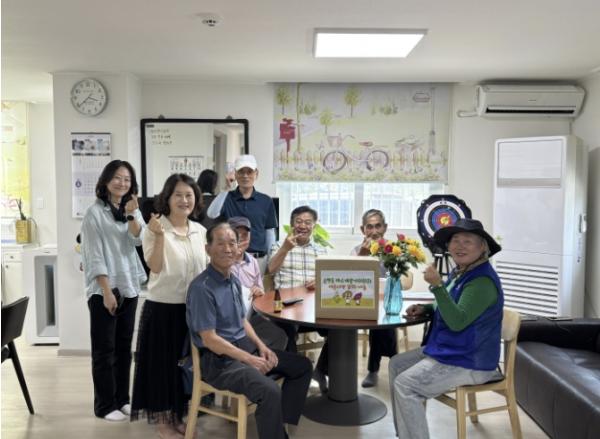 시흥시 은행동 바르게살기위원회, 주말농장 감자 나눔으로 이웃사랑 실천 기사 이미지