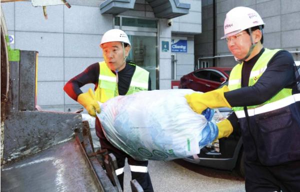 이상일 용인특례시장, 민선 9기 첫날 환경미화원과 현장서 환경정비 활동 공식 일정 시작 기사 이미지
