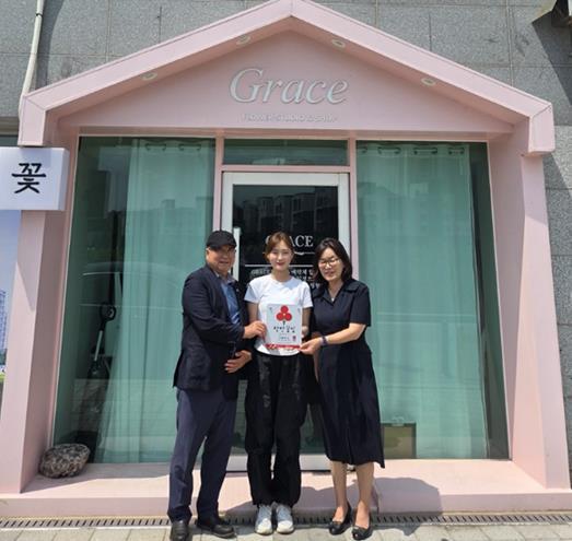 철원군.철원군지역사회보장협의체, 착한가게 철원 236호점, 237호점 현판식 개최  기사 이미지