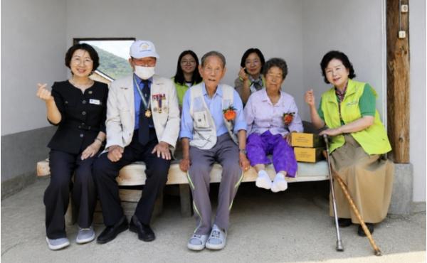 양평군 지평면 지역사회보장협의체, 6·25참전유공자 백세 축하 '사랑의 지팡이' 전달 기사 이미지