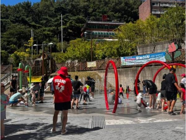 부산 북구, 폭염 속 무더위 날리는 ‘공원 물놀이장’ 17일 본격 개장 기사 이미지