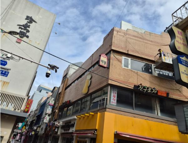 부산 중구, 주인 없는 간판 철거 사업 올해도 추진 기사 이미지