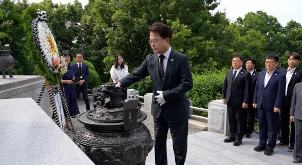 춘천시 민선 9기 첫날, 추모·다짐·민생으로 시작 기사 이미지