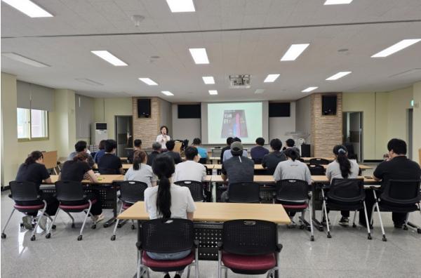 “서해 최전방 연평도, 안보 넘어 ‘생명 골든타임’도 굳건히 지킨다” 옹진군, 찾아가는 응급처치 교실 운영 기사 이미지