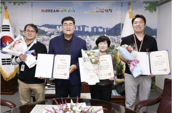 삼척시, 2026년 상반기 모범공무원 표창 전수 기사 이미지