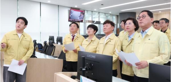 경기도의회 남종섭 의장, 첫 공식행보로 도 재난상황실 긴급 방문...의장단.대표의원 호우대책 집중 점검