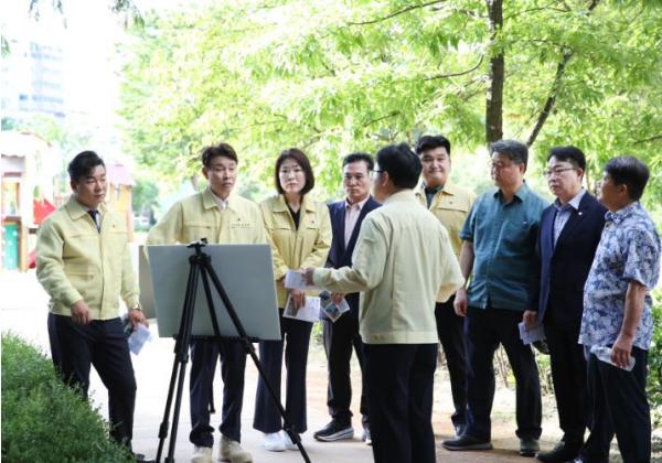 전문학 서구청장, 도안무장애나눔길 현장 점검 기사 이미지