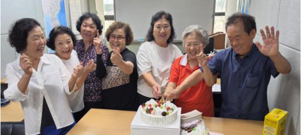 충주열린학교 '생일도 함께, 배움도 함께'…충주열린학교, 상반기 생일파티 개최 