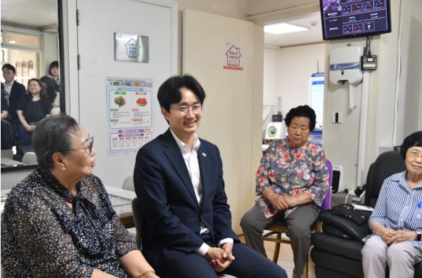 노원구, 아파트 경비원 고용 갈등 중재… 두 차례 협의 끝 '상생 합의' 기사 이미지
