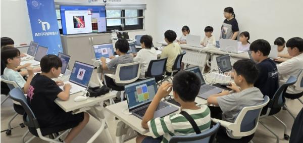 충주, AI 미래세대 키운다…어린이 로봇코딩캠프 개최 기사 이미지