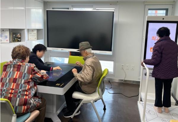 AI 배움터에 치매안심마을 지정…종로, 기술·문화·마을로 전방위 관리 기사 이미지