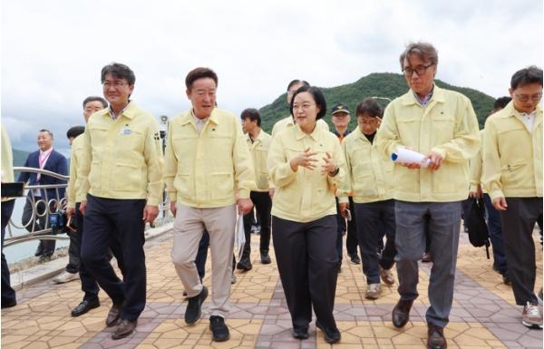 박권현 청도군수, 한성숙 국무총리와 가뭄·폭염 현장 점검 기사 이미지