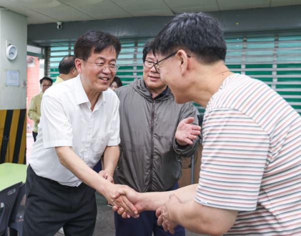 조유진 영등포구청장, 폭염 취약 현장 긴급 점검…공원, 쪽방촌, 이동노동자 쉼터 등 살펴 기사 이미지