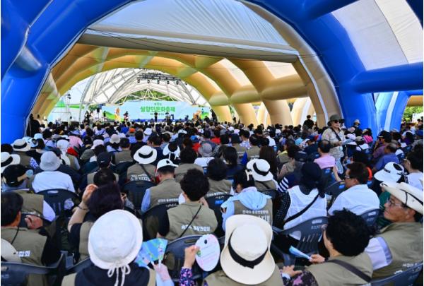 속초시 6만 6천 명이 93억 원 썼다… 실향민문화축제 경제효과 ‘입증’ 기사 이미지