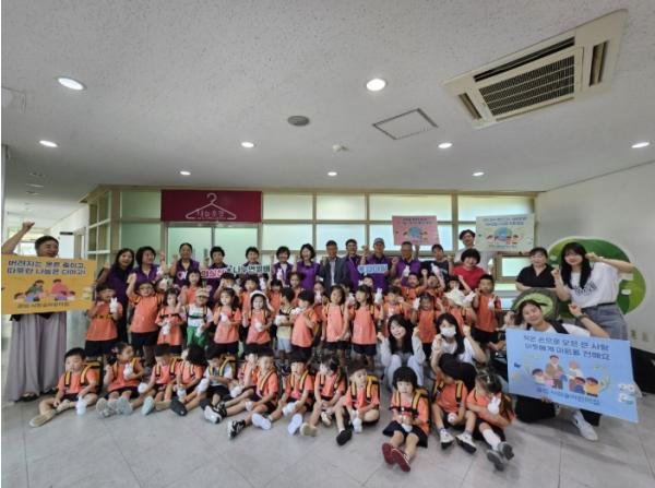 공립 사랑숲어린이집, 양주시 옥정1동 지역사회보장협의체 나눔옷장 현장체험 및 옷 기부 기사 이미지