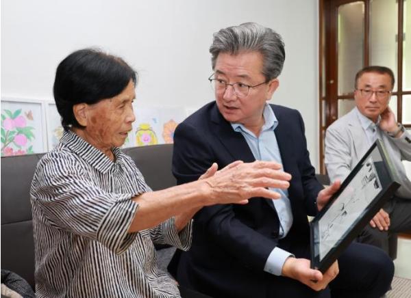 유성구, 제81주년 광복절 앞두고 독립유공자 유족 위문 기사 이미지