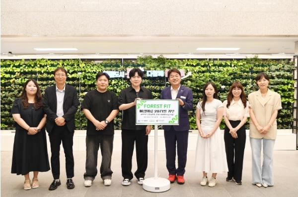 부산 동래구, 무궁화카운티로부터 ‘포레스트 핏’ 의류 2,071벌 기탁받아 기사 이미지