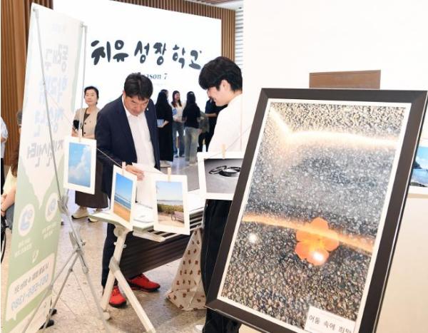 부산 동래구, 학교 밖 청소년 ‘치유성장학교 작품 전시회’ 개최 기사 이미지