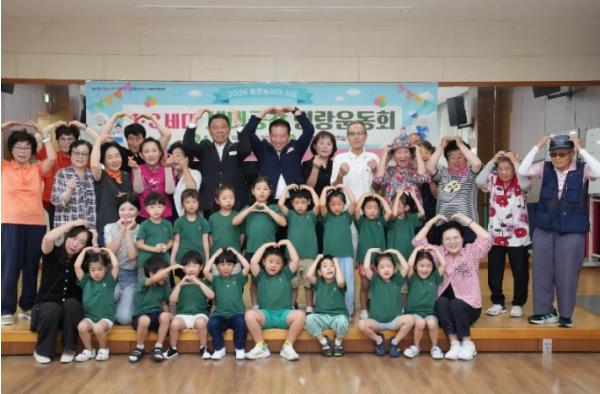 연제구거제종합사회복지관, 1·3세대 통통놀이터 '세대공감 명랑운동회' 기사 이미지