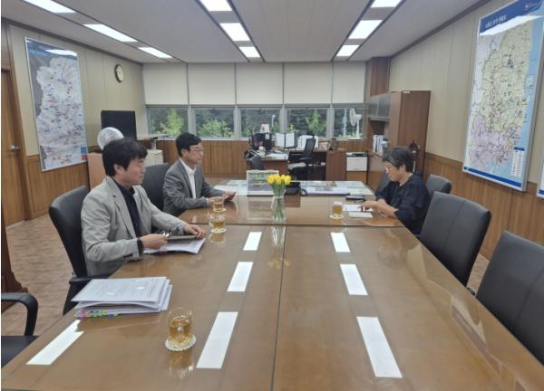 봉화군수, 대구지방환경청 방문 - 도촌리 지정폐기물 매립장 건립에 강한 우려 표명 기사 이미지